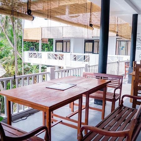 Asanka Surf House & Resturant Bed & Breakfast Midigama East Ngoại thất bức ảnh