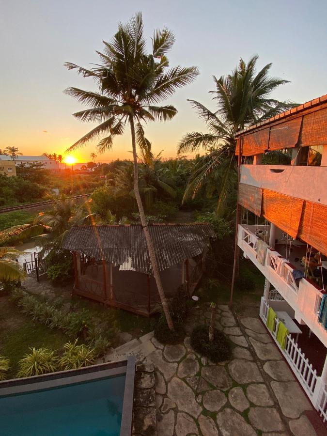 Asanka Surf House & Resturant Bed & Breakfast Midigama East Ngoại thất bức ảnh