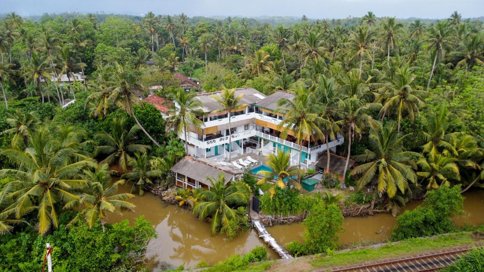 Asanka Surf House & Resturant Bed & Breakfast Midigama East Ngoại thất bức ảnh