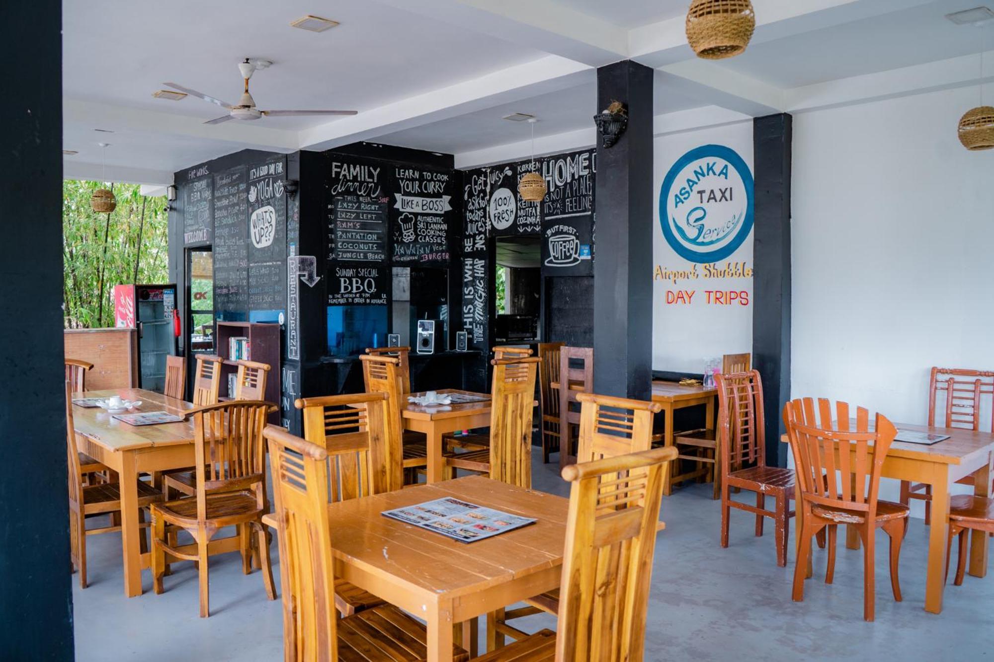 Asanka Surf House & Resturant Bed & Breakfast Midigama East Ngoại thất bức ảnh
