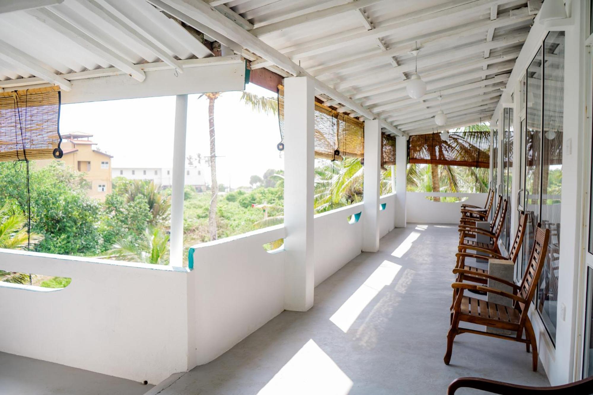 Asanka Surf House & Resturant Bed & Breakfast Midigama East Ngoại thất bức ảnh