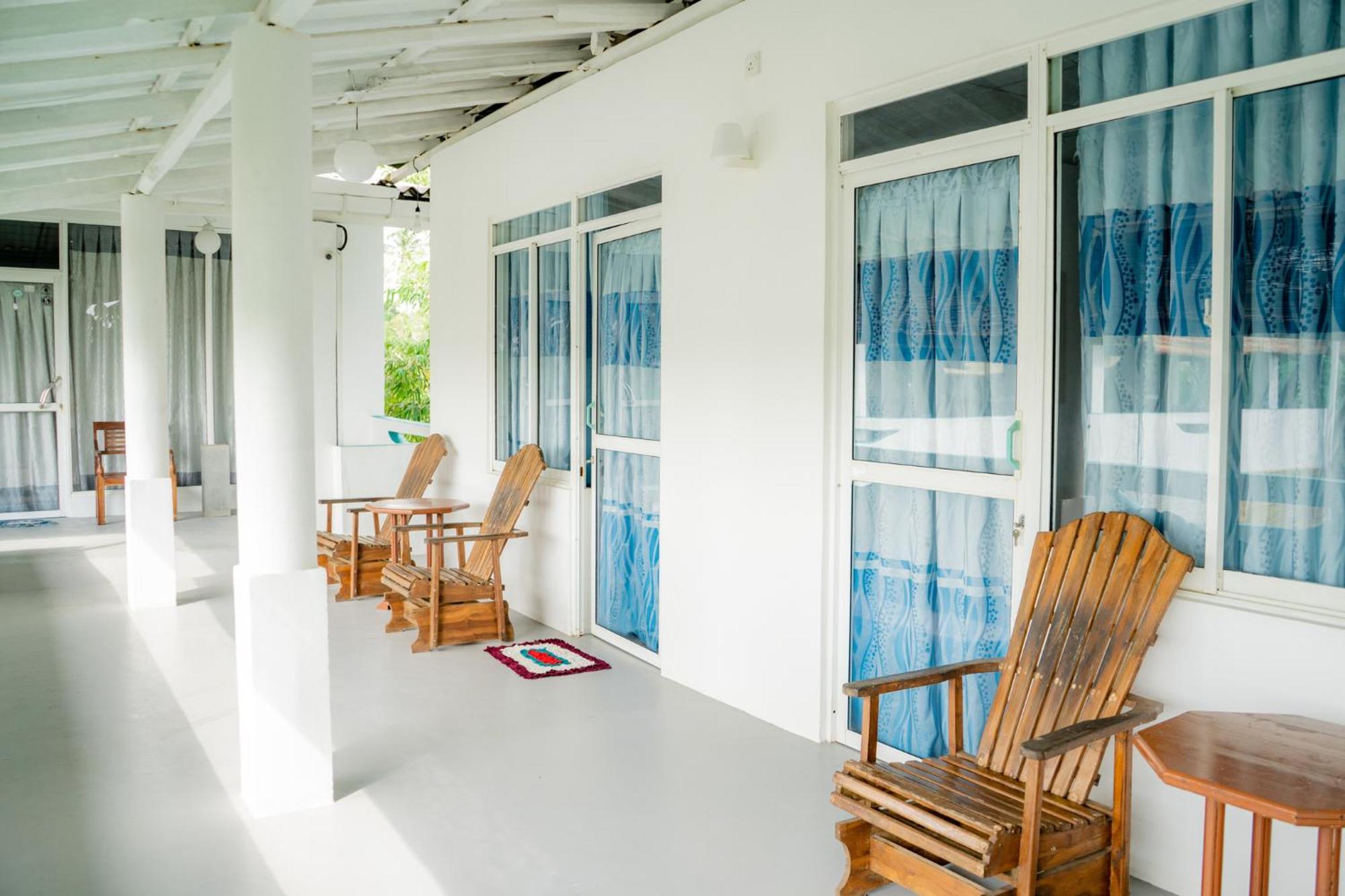 Asanka Surf House & Resturant Bed & Breakfast Midigama East Ngoại thất bức ảnh