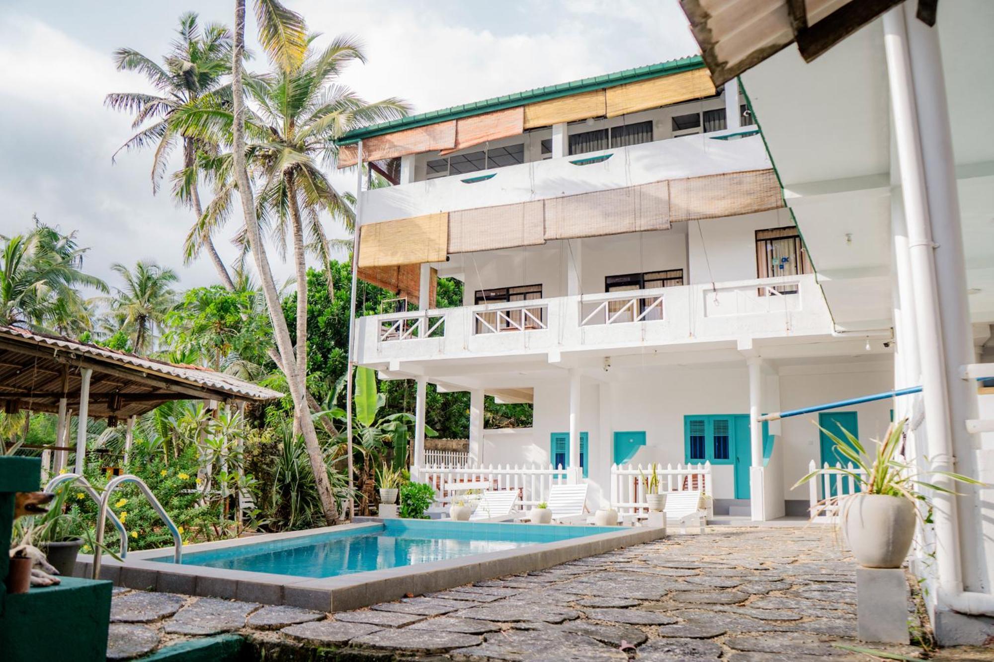 Asanka Surf House & Resturant Bed & Breakfast Midigama East Ngoại thất bức ảnh