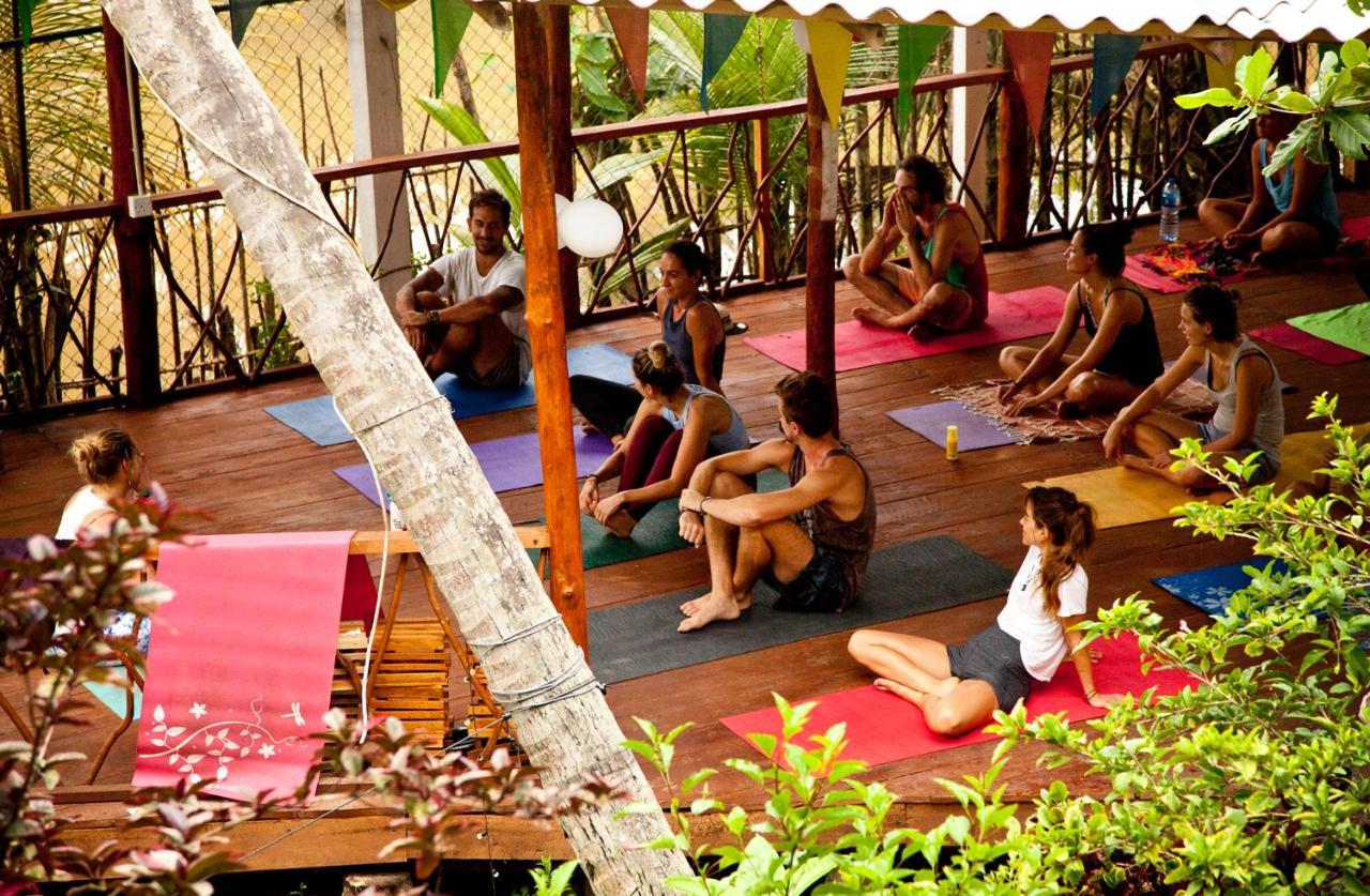 Asanka Surf House & Resturant Bed & Breakfast Midigama East Ngoại thất bức ảnh