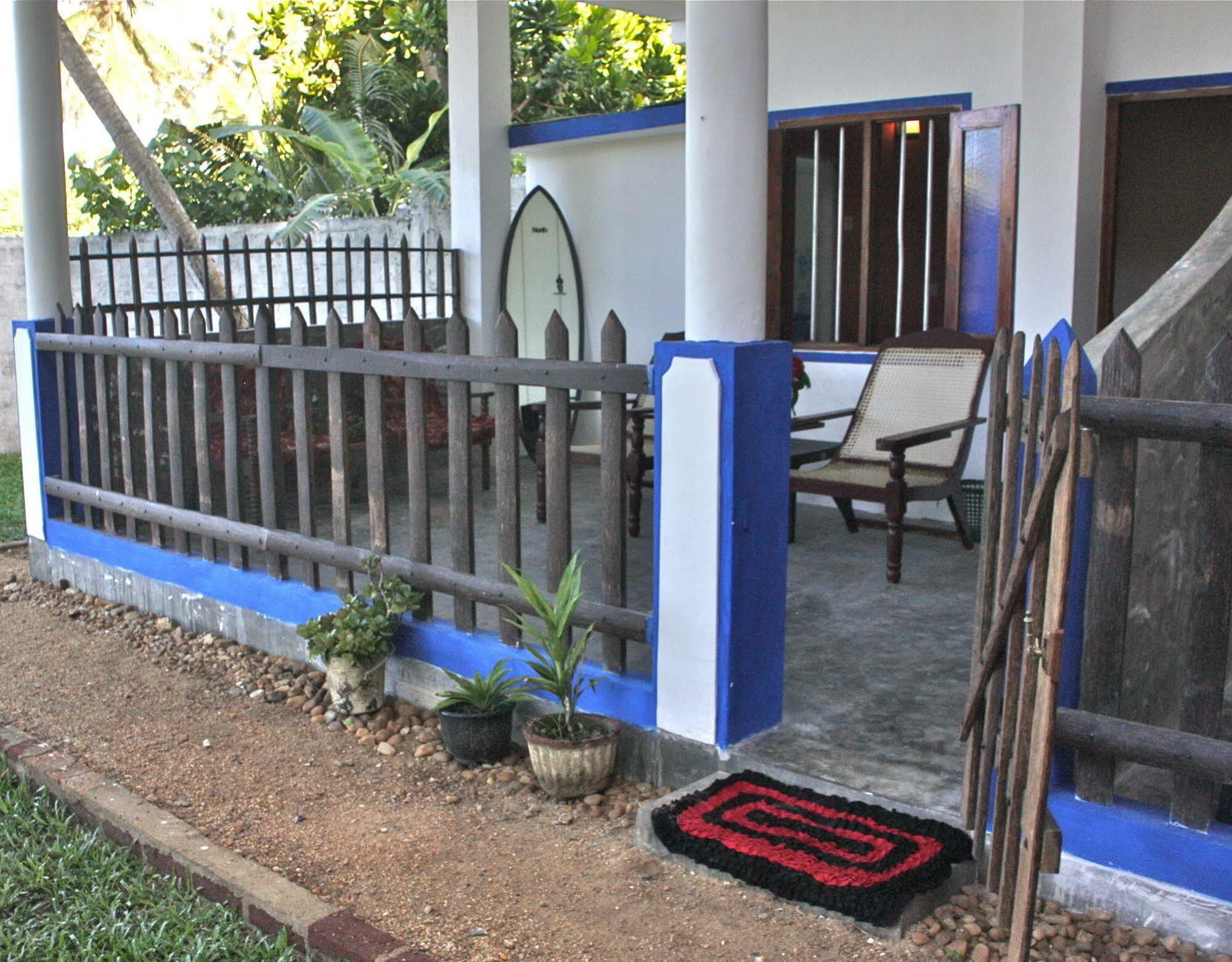 Asanka Surf House & Resturant Bed & Breakfast Midigama East Ngoại thất bức ảnh