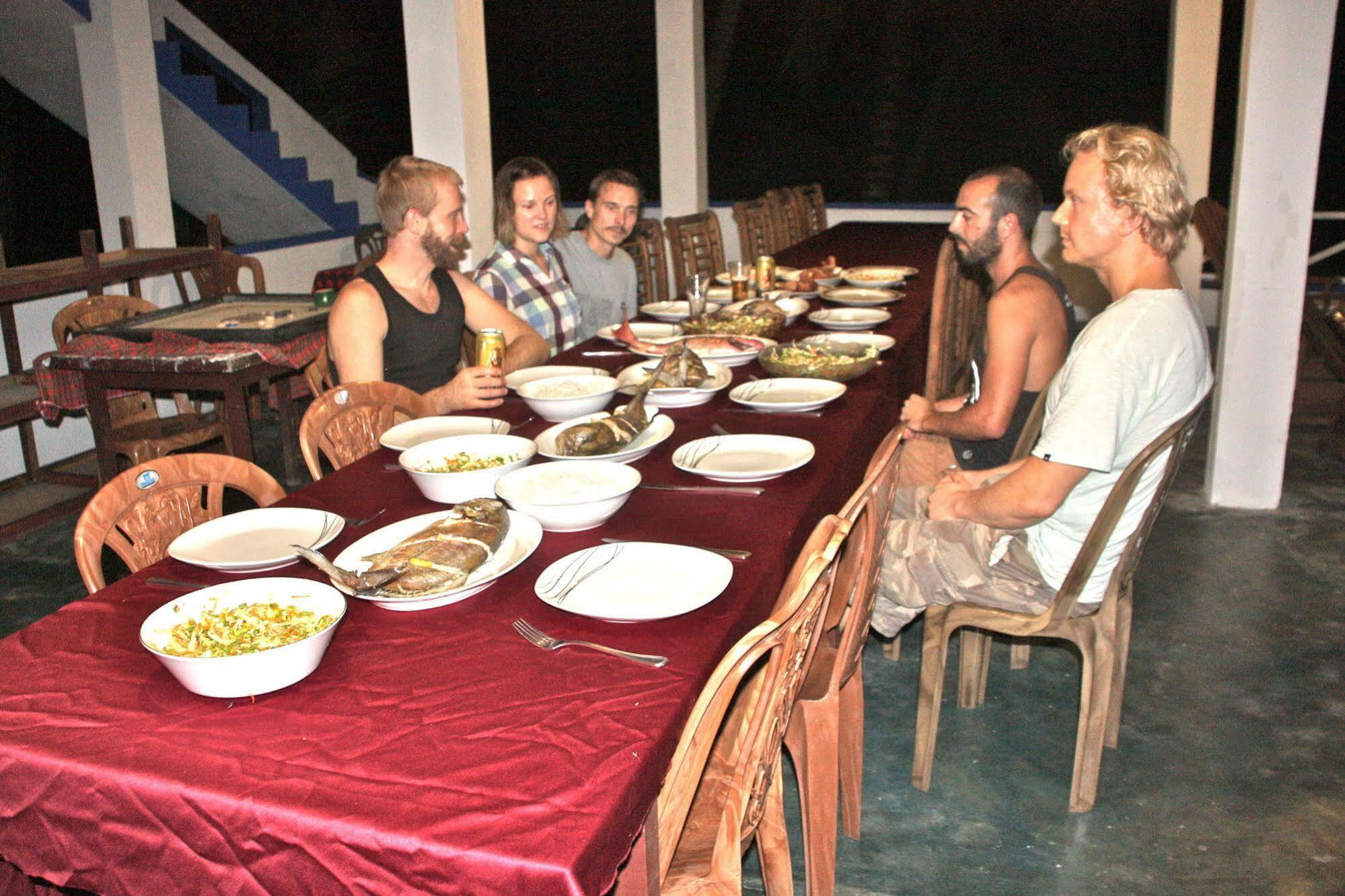 Asanka Surf House & Resturant Bed & Breakfast Midigama East Ngoại thất bức ảnh