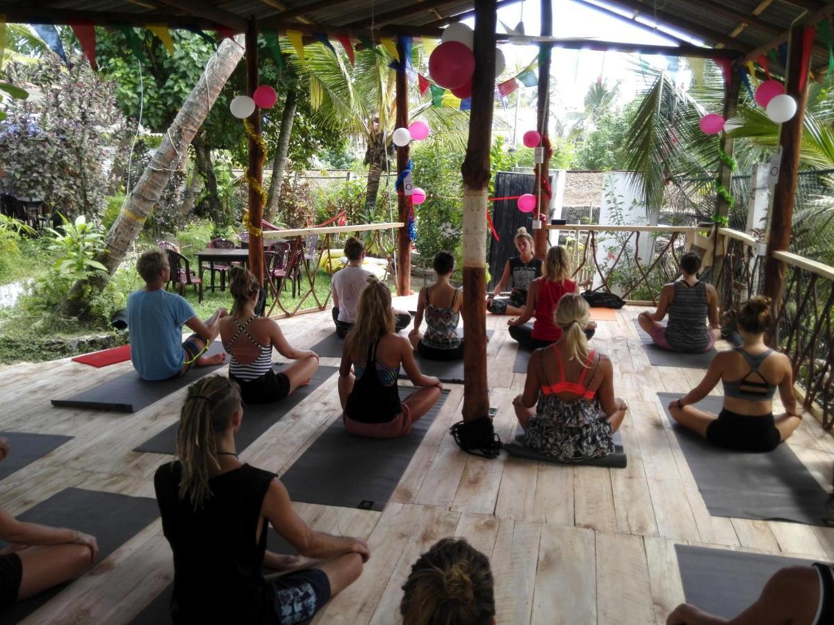 Asanka Surf House & Resturant Bed & Breakfast Midigama East Ngoại thất bức ảnh